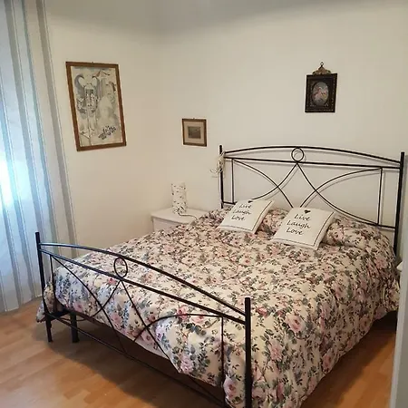 La Casa Di Laura بيت ضيافة *
